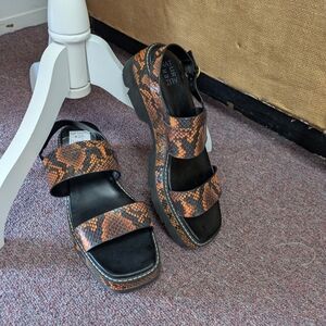 NEW Naturalizer Chunky Snake-Print Platform Sandals - Orange & Black